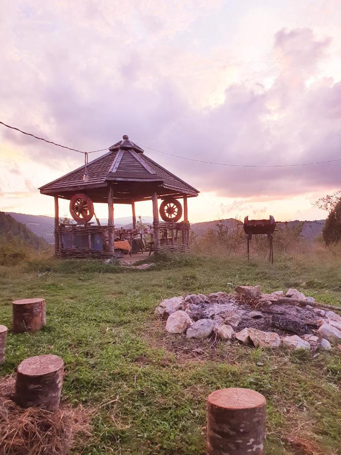 Log Cabin Uvac โนวาวาโรช ภายนอก รูปภาพ