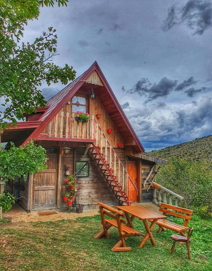 Log Cabin Uvac โนวาวาโรช ภายนอก รูปภาพ