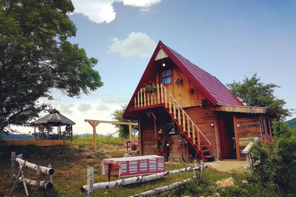 Log Cabin Uvac โนวาวาโรช ภายนอก รูปภาพ