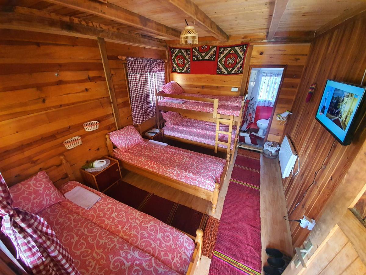 Log Cabin Uvac โนวาวาโรช ภายนอก รูปภาพ