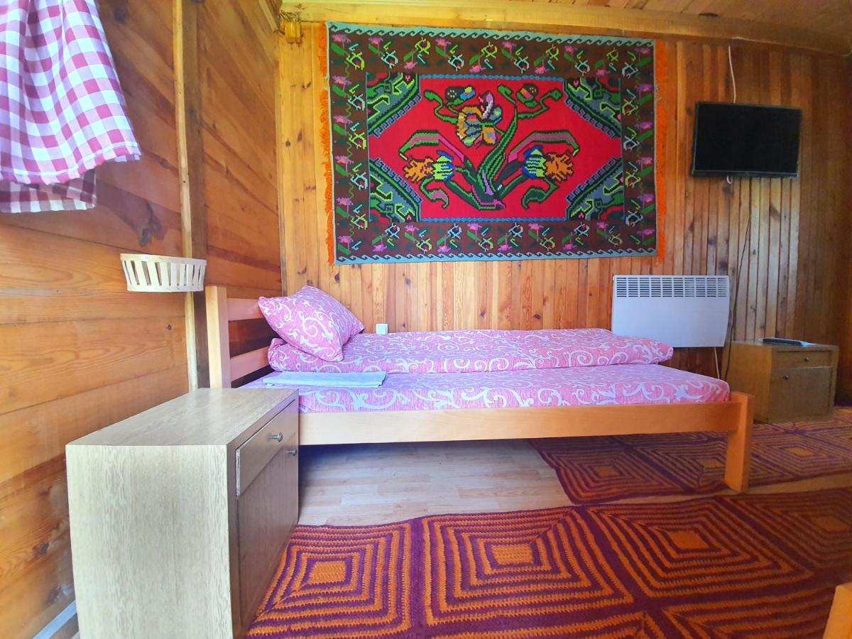 Log Cabin Uvac โนวาวาโรช ภายนอก รูปภาพ