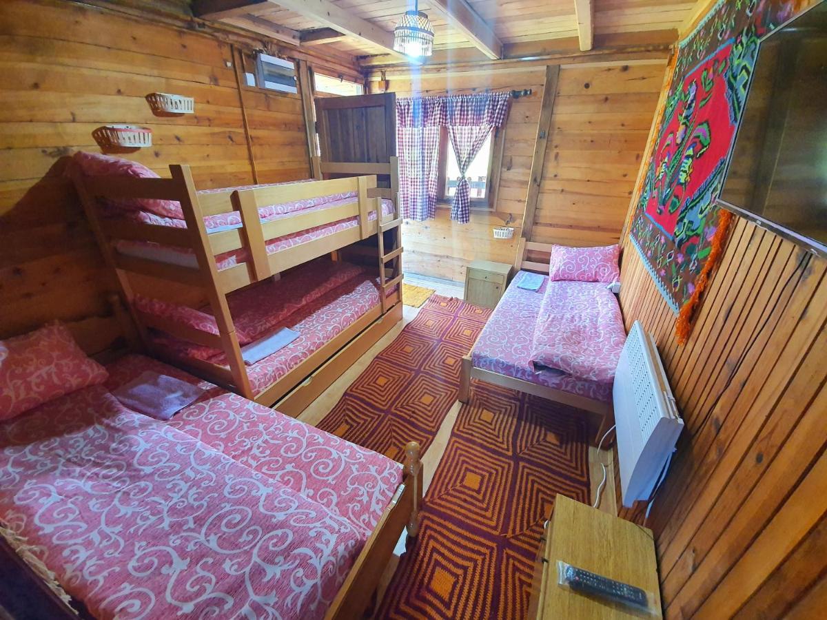 Log Cabin Uvac โนวาวาโรช ภายนอก รูปภาพ