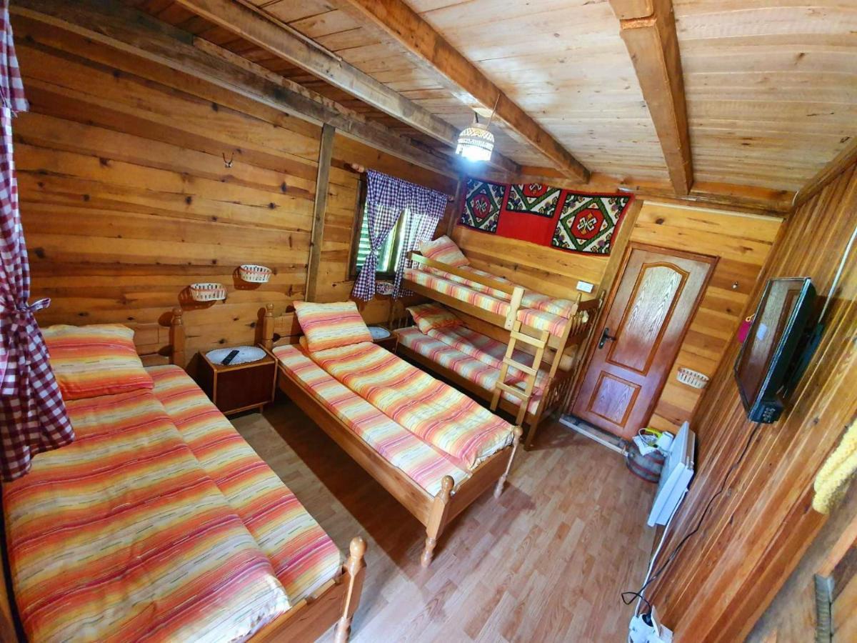 Log Cabin Uvac โนวาวาโรช ภายนอก รูปภาพ