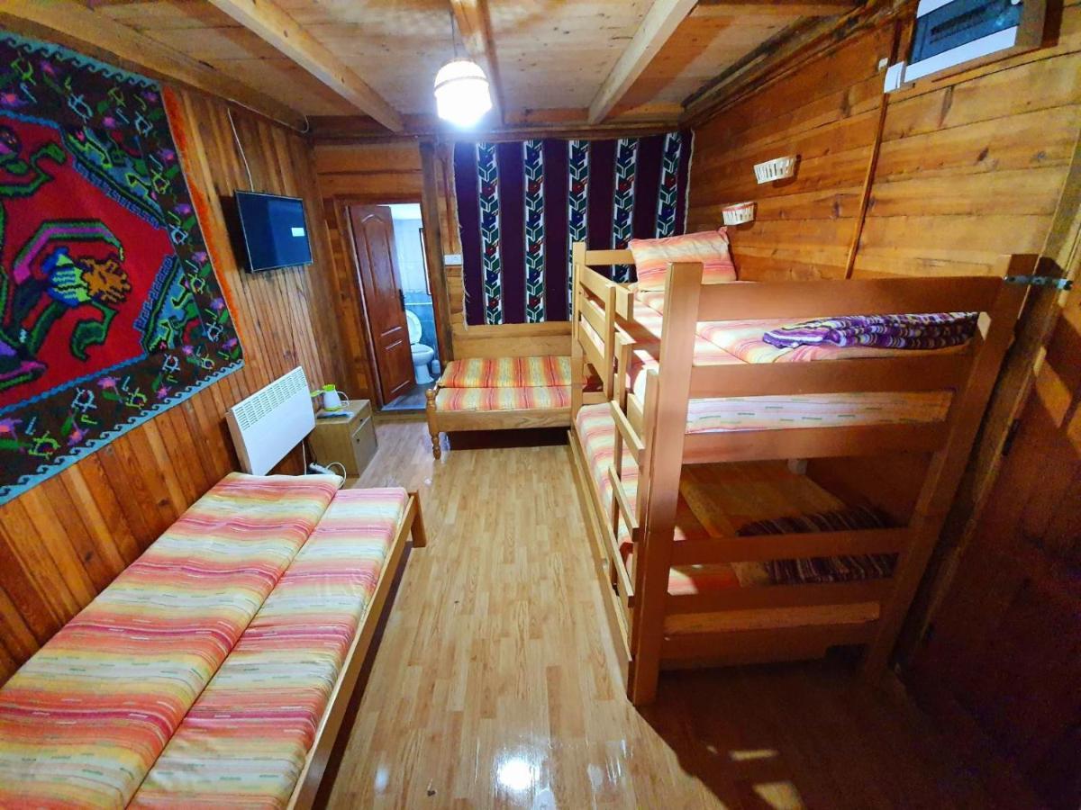 Log Cabin Uvac โนวาวาโรช ภายนอก รูปภาพ