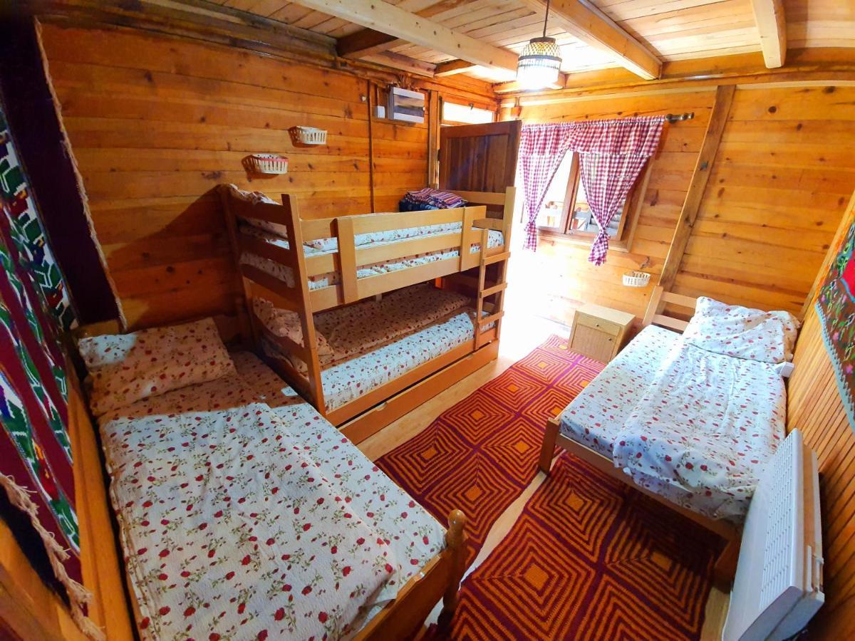 Log Cabin Uvac โนวาวาโรช ภายนอก รูปภาพ