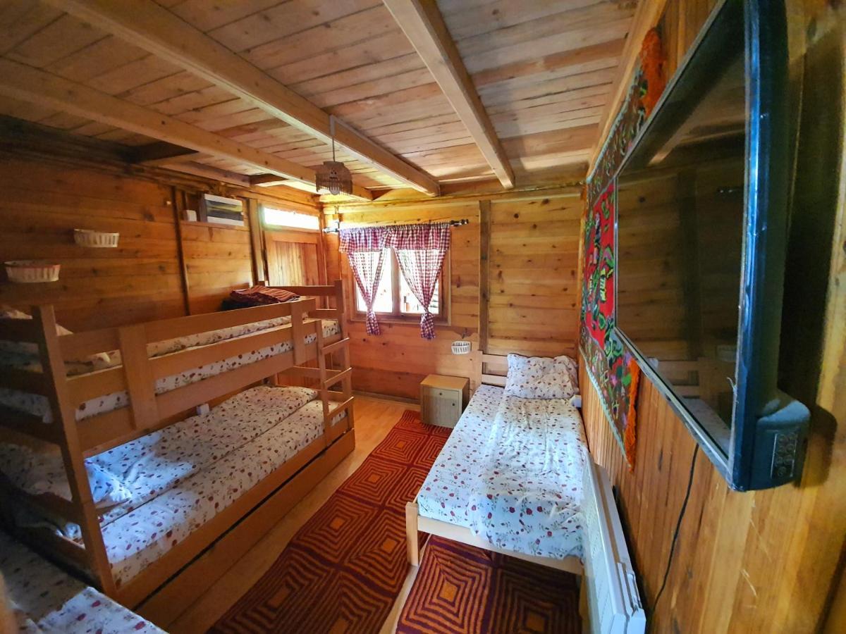 Log Cabin Uvac โนวาวาโรช ภายนอก รูปภาพ