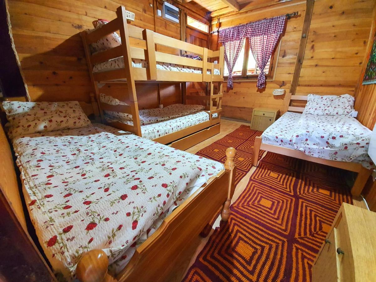 Log Cabin Uvac โนวาวาโรช ภายนอก รูปภาพ